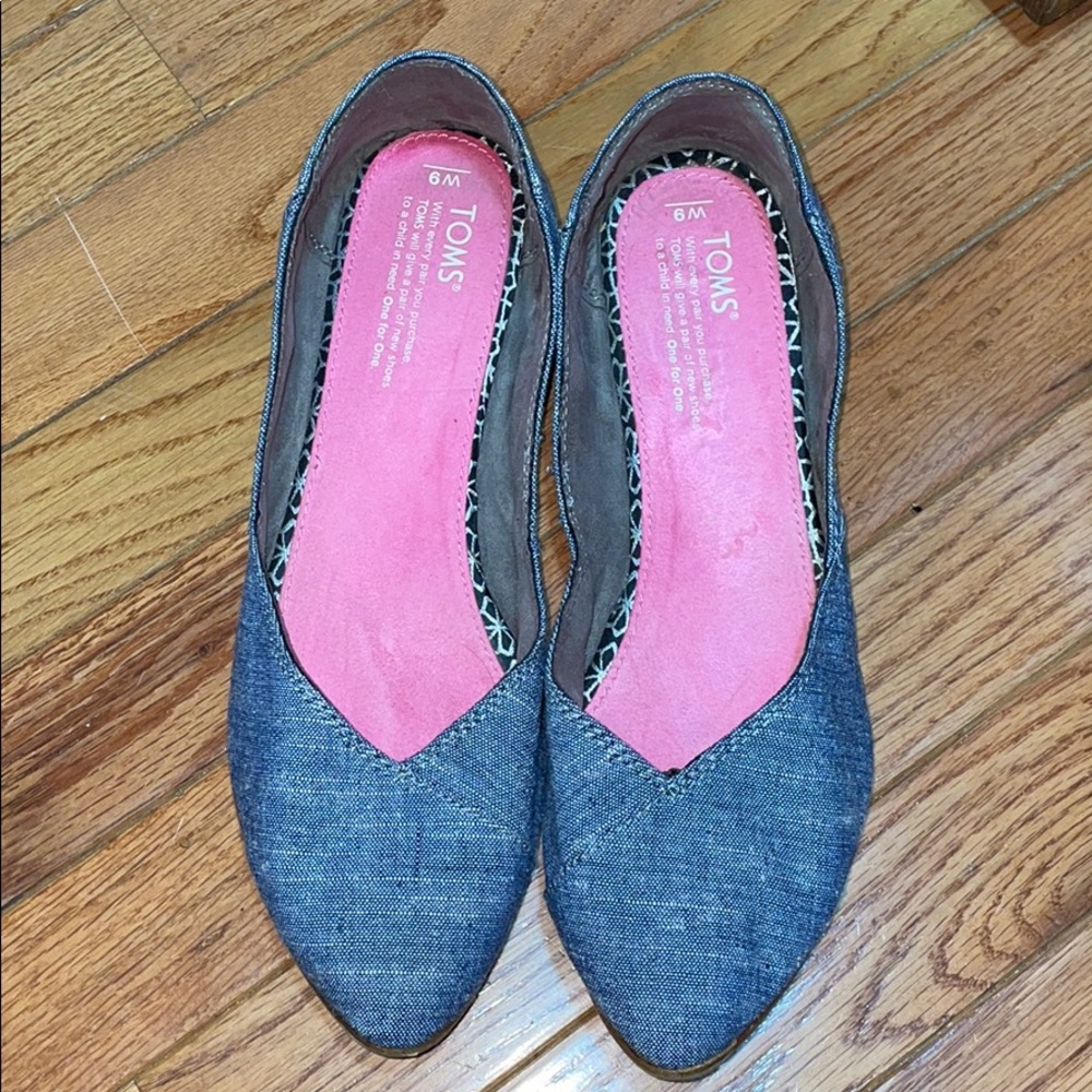Tom’s Chambray Flats